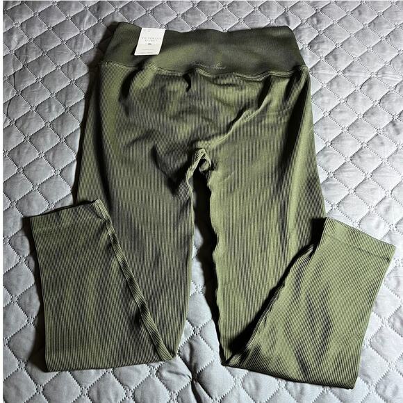 NWT Victoria’s Secret Seamless Leggings Women’s Large Green 7/8 Tight High Rise - Picture 2 of 8